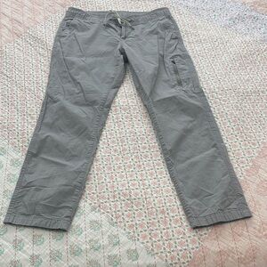 Vuori Women's ripstop pants in Gray
